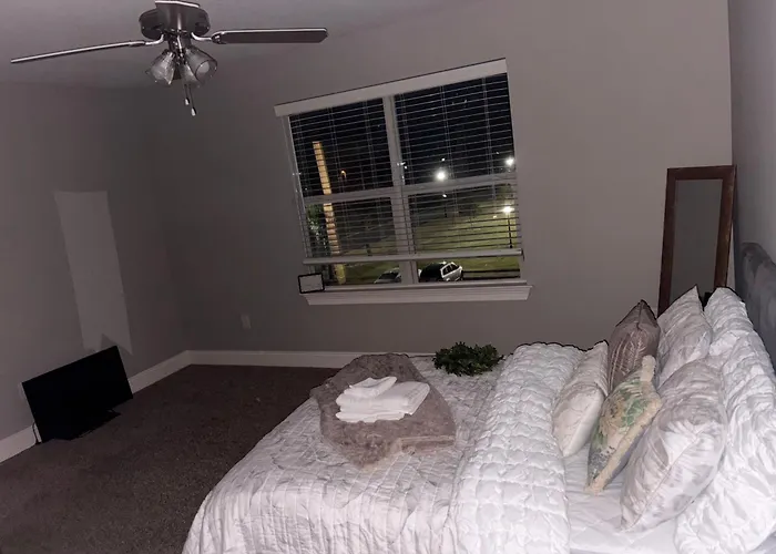 Lux Private Bedroom W Private Bath In Enchanting W Wifi, Ac Pensacola